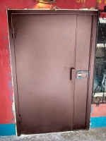 двери металлические одностворчатые «полуторка» вход в подъезд под домофон